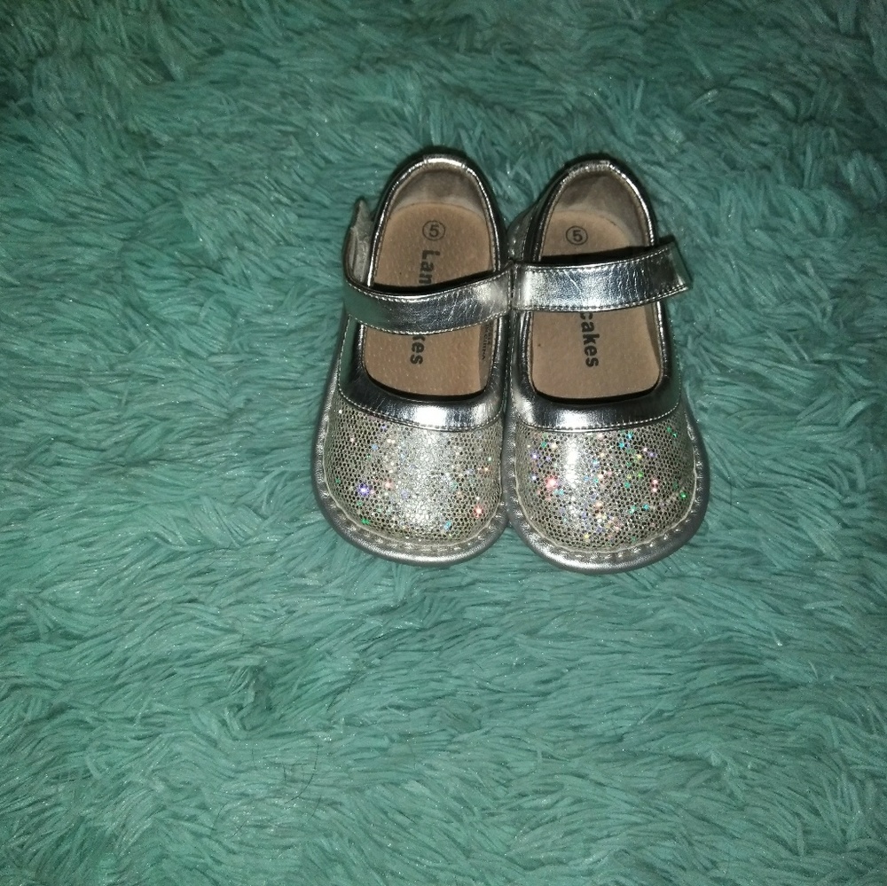 Landi cakes shoes size 5